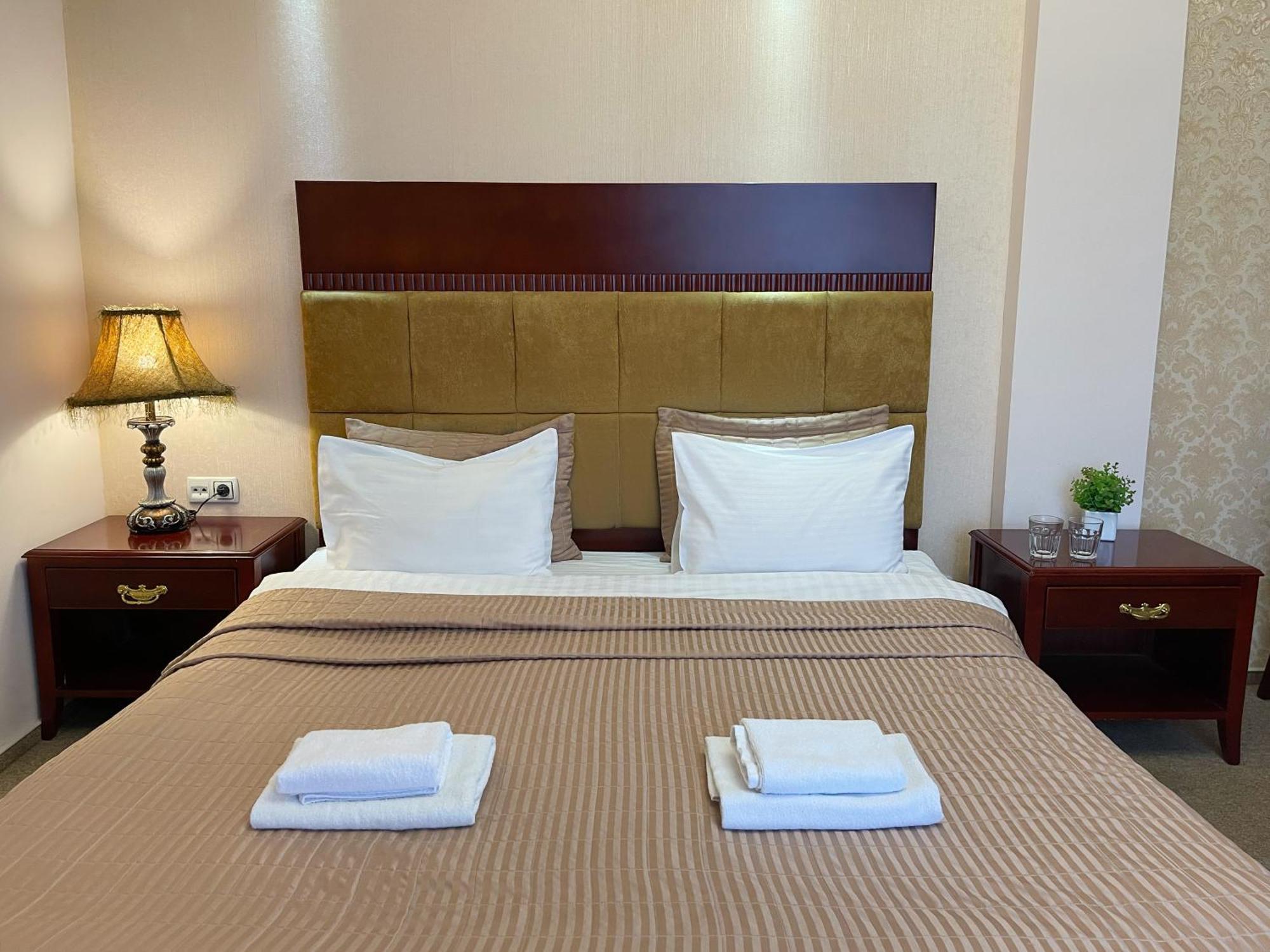 Київські Ночі Otel Dış mekan fotoğraf